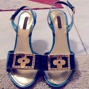 Louis Vuitton logo sandals 38’5 , great condition